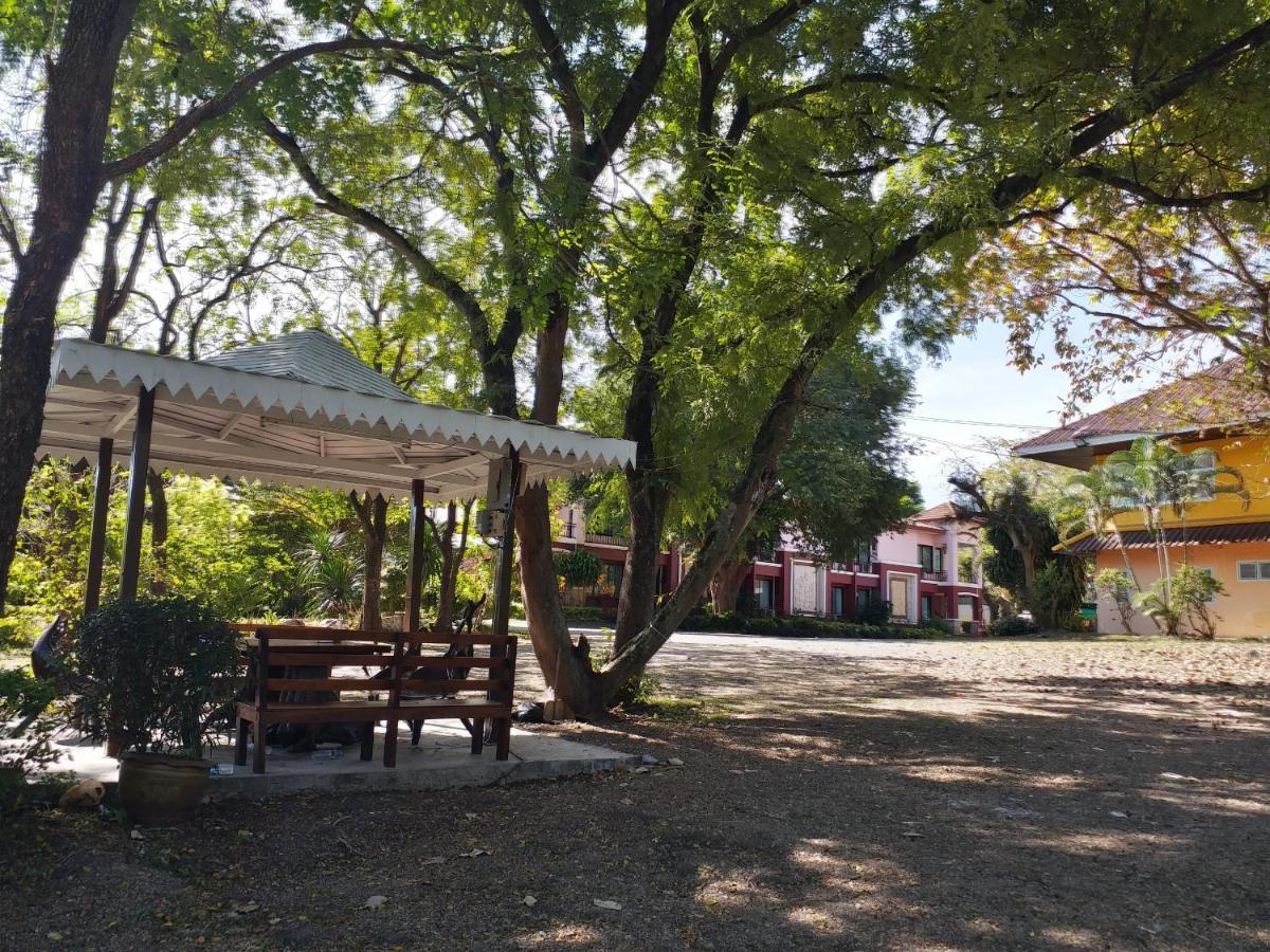 Sand Paisan Resort Pakchong Exterior photo