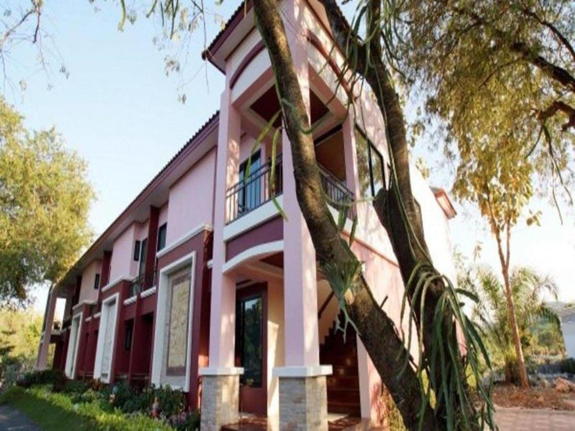 Sand Paisan Resort Pakchong Exterior photo